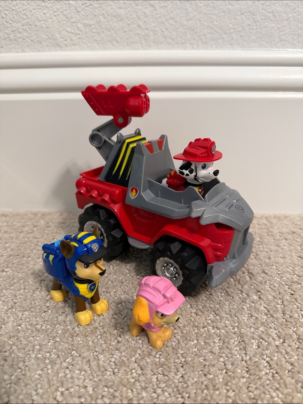 Paw Patrol Dino Rescue Marshall w Dino Chase and Mini Dino Skye figures